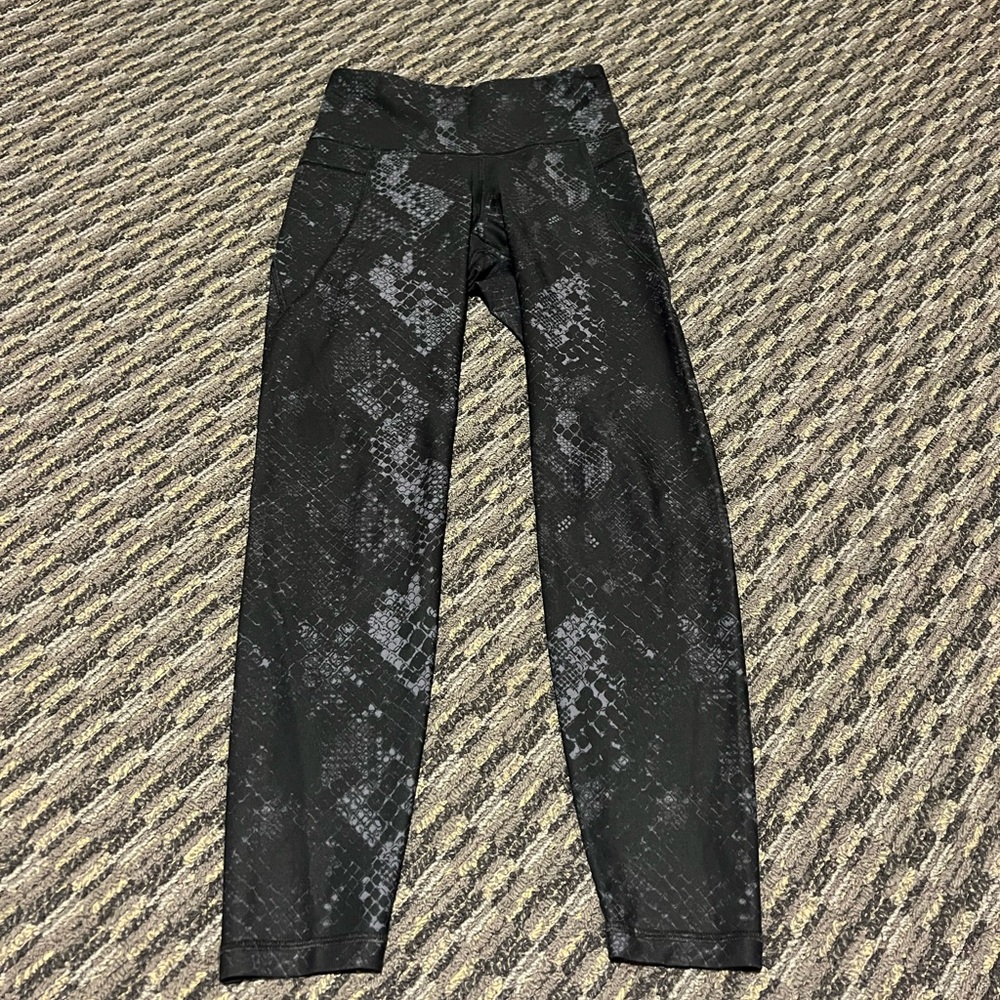 Old navy elevate leggings black pattern size small
